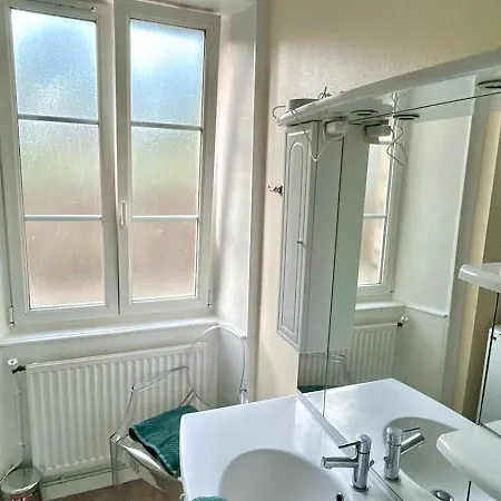 Maison Cornat, Numero 1, Le Jardin Апартаменты Валонь